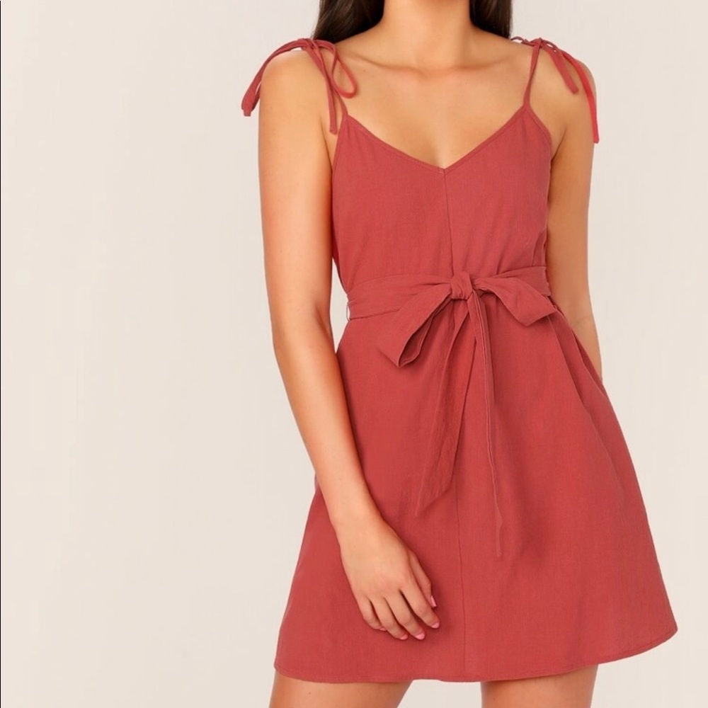 Solid tie strap belted dress